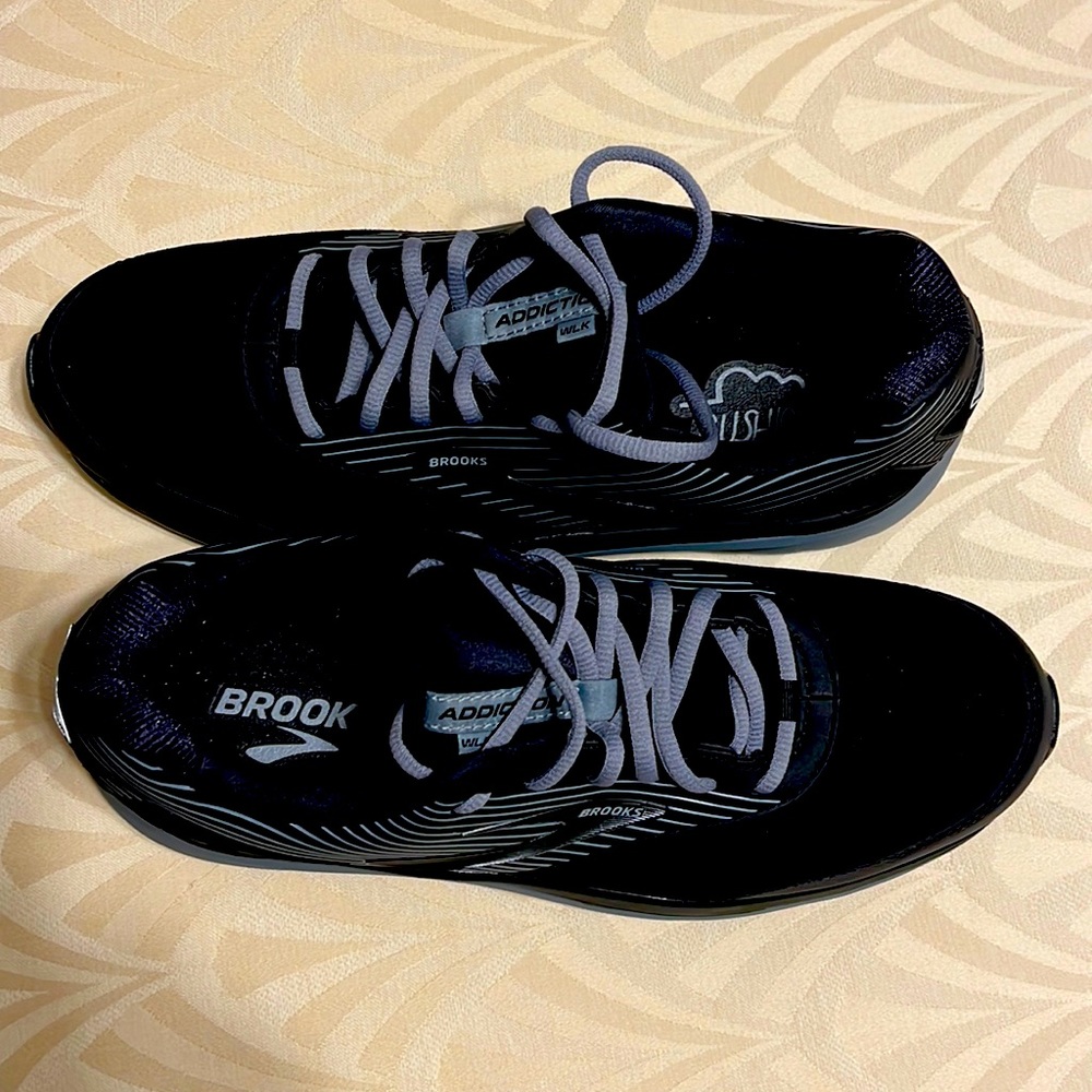 Brooks Addiction Walker Suede Men’s Walking Shoes. New in box